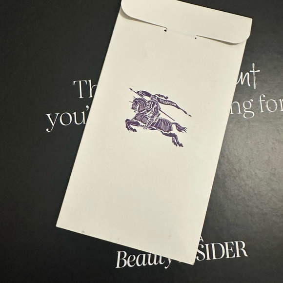 New! Burberry Nail wraps - Picture 3 of 5